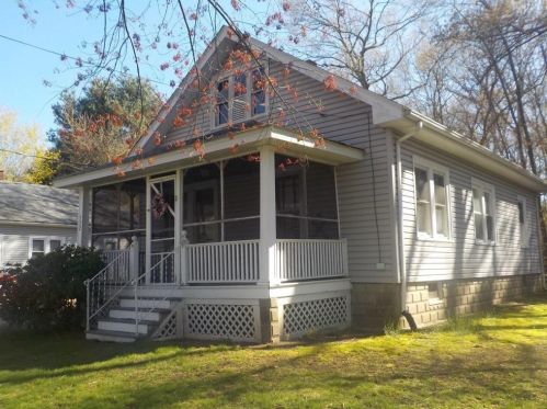 728 Greenville Ave, Providence, RI 02919-1319