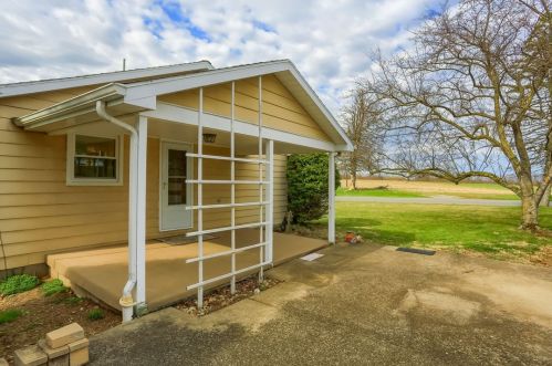 101 Householder Rd, New Brighton, PA 15066-4261
