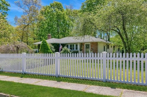 202 Academy St, Bay Port, NY 11705-1802