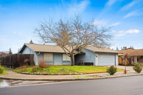 4048 Tokay Dr, Fairfield, CA 94558-2527