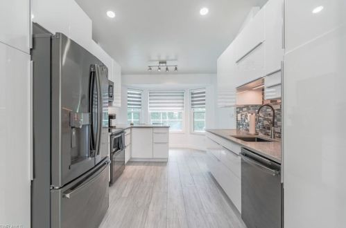 201 Bahama Ave, Marco Island, FL 34145-5139