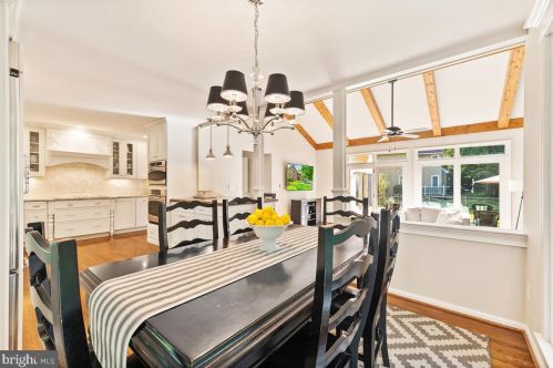 9106 Meadowcreek Ln, Lorton VA  22079-3238 exterior