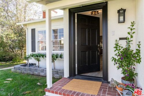 1424 Armando Dr, Long Beach, CA 90807-3705