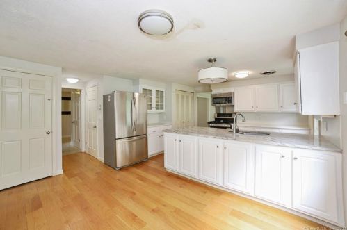 43 Coult Ln, Lyme, CT 06371-1105