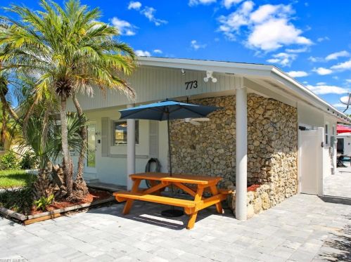 773 95th Ave, Naples, FL 34108-2456