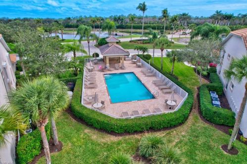 3890 Sawgrass Way, Naples FL  34112-3434 exterior