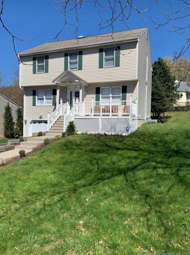 5 Hallihan Ln, Ansonia, CT 06401-2411