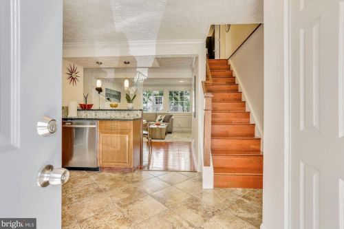 2863 Middleboro Dr, Falls Church VA  22042-4403 exterior