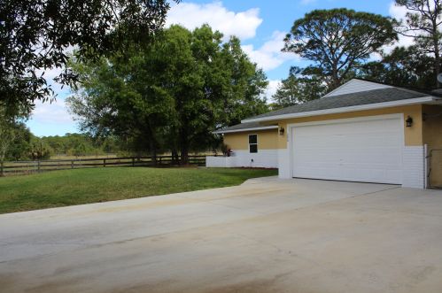 290 Berger Rd, Fort Pierce, FL 34945-2001