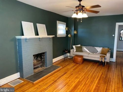 213 Inman Ter, Willow Grove PA  19090-3513 exterior