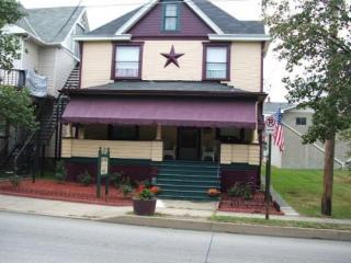 226 8th St, South Connellsville, PA 15425-3017