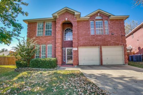 903 Harwood Ct, Euless, TX 76039-3920