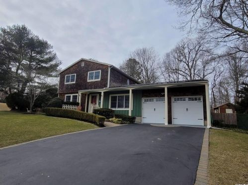 10 Andiron Ln, Brookhaven, NY 11719-9537