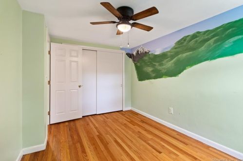 8 Sautter Dr, Uncasville CT  06382-1829 exterior