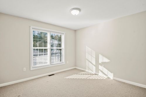 17 Mtn Vw Ct, Keene NH 03431-4933 exterior