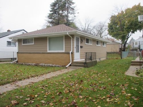 5843 67th St, Milwaukee, WI 53218-1956