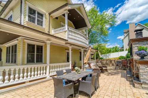 233 Darwin St, Lake Geneva WI  53147-2012 exterior