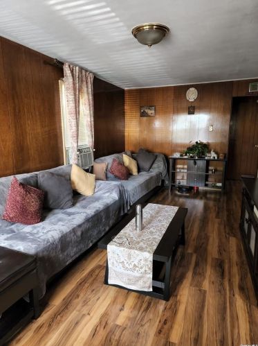 25 Bonta St, Floral Park NY  11003-2104 exterior