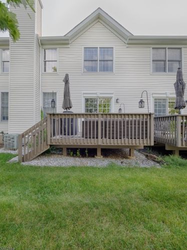 84 La Costa Dr, Annandale NJ  08801-1670 exterior