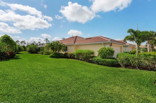 8382 Karina Ct, Naples, FL 34114-2753