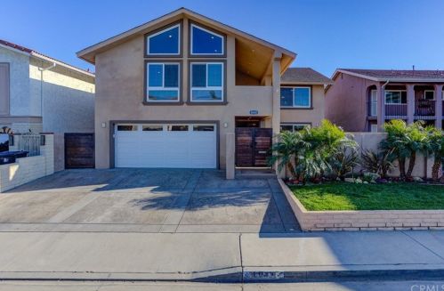 8040 Roper St, Long Beach, CA 90808-3252