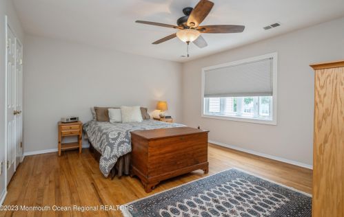 328 Main St, Middletown NJ  07748-5938 exterior