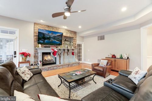 43331 Riverpoint Dr, Leesburg VA 20176-1296 exterior