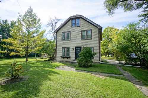 2025 124th St, Waukesha, WI 53151-2634