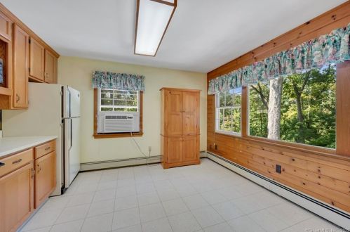 61 Cow Path Dr, Stamford CT  06902-1016 exterior