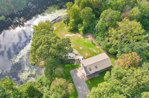 26 Blish Rd, East Hampton CT  06447-1110 exterior