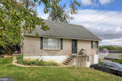 564 Walton Ave, Hummelstown, PA 17036-1836