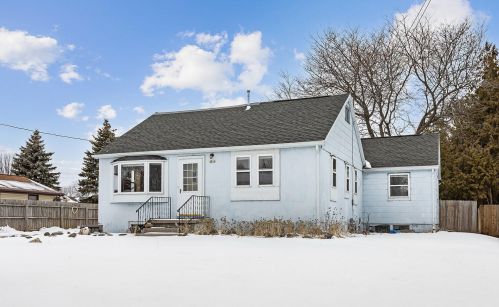 4816 Sunset Rd, Manitowoc, WI 54220-1041
