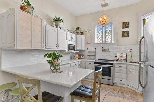 810 Winnie St, Galveston TX 77550-5133 exterior