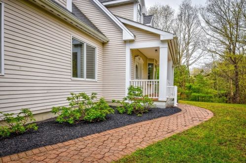 22 Snow St, Sherborn, MA 01770-1602