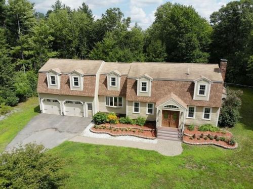 35 Lawton Rd, Shirley, MA 01464-2820