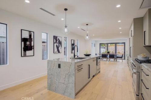 16627 Gilmore St, Van Nuys CA  91406-5610 exterior