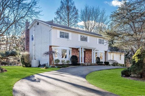 4 Norman Ct, Huntington Station, NY 11746-5812