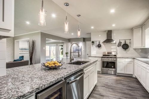 10905 Damon Ln, Dallas TX  75229-3839 exterior