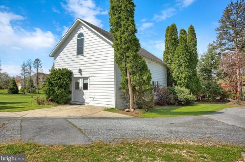 6411 Devonshire Hts Rd, Harrisburg PA 17111-4818 exterior