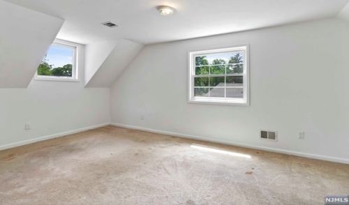 29 River Rd, Oakland NJ  07436-1912 exterior
