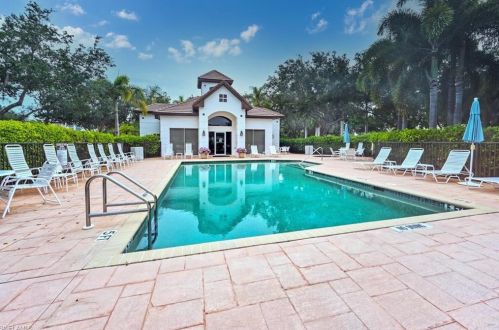 4395 Dover Ct, Naples FL  34105-6633 exterior