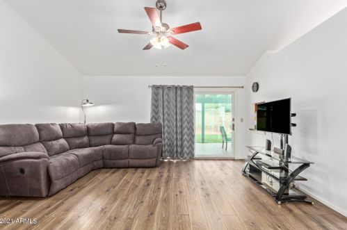 5538 Garden Dr, Glendale, AZ 85304-3839