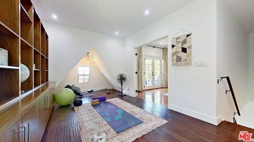 11264 Sunshine Ter, North Hollywood CA  91604-3124 exterior
