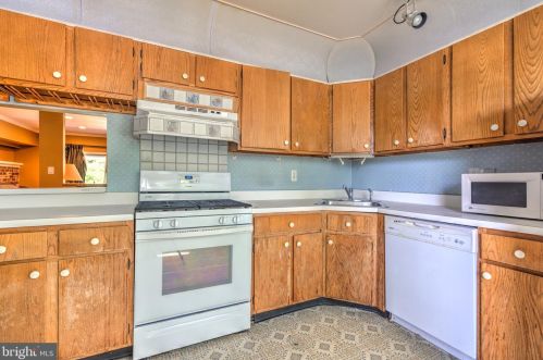 55 Quince Ct, Lawrence Township NJ  08648-4803 exterior