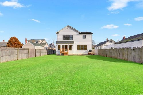 2592 Hewlett Ln, North Bellmore NY  11710-4413 exterior