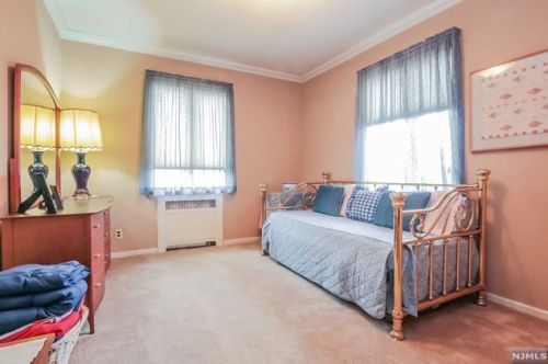 960 Lincoln Pl, Teaneck NJ  07666-2608 exterior