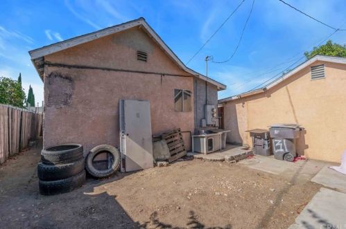 129 69th Way, Long Beach CA  90805-1237 exterior