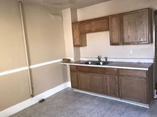 1914 Vienna Ave, Milwaukee WI 53206-2470 exterior