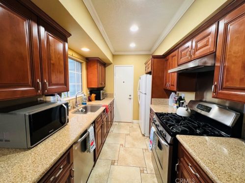 16842 Tracy St, Victorville CA  92395-3722 exterior