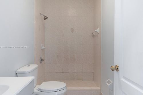 7090 5th Ave, Hialeah FL  33014-4952 exterior